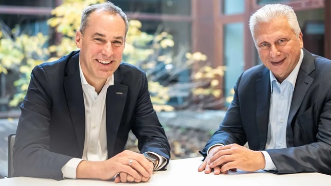 cedrikneike_ceo_siemensdigitalindustries_l_aiman-ezzat_ceo_capgemini_r_648