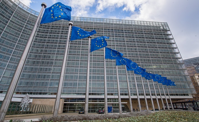 flags-and-berlaymont-building
