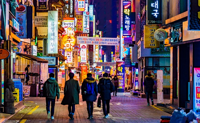 seoulkorea-december312016-colorfulbillboardson
