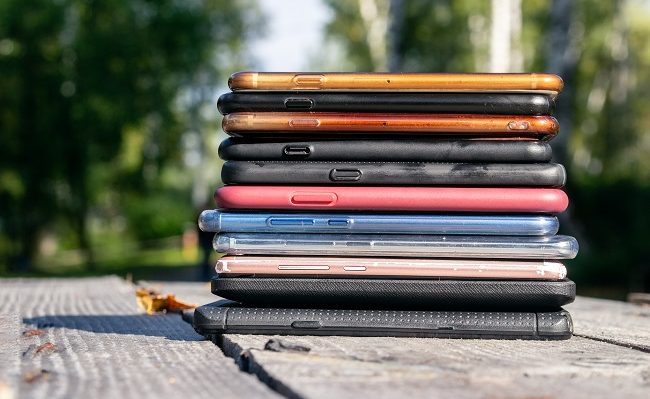 smartphones_generic_ss-e1556699518415-1-2